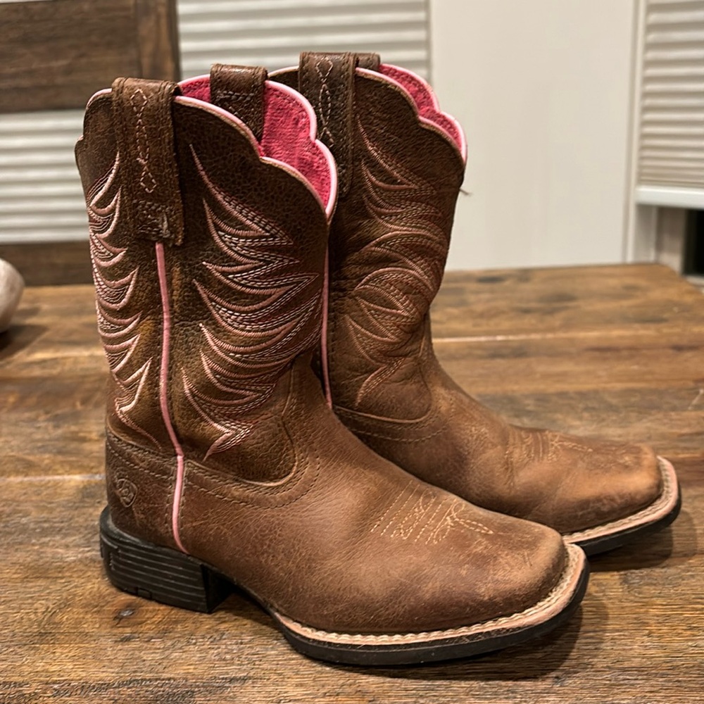 Girls Ariat, size 11, Ariat Firecracker boot.